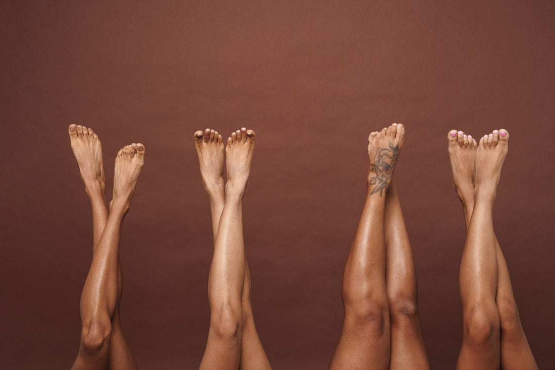 Vier verschiedene wohlgepflegte Füße